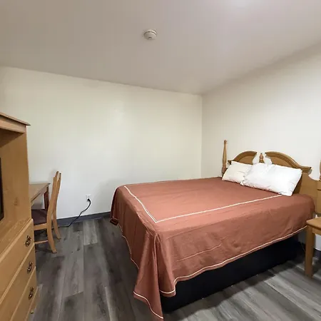 Economy Inn & Suites
