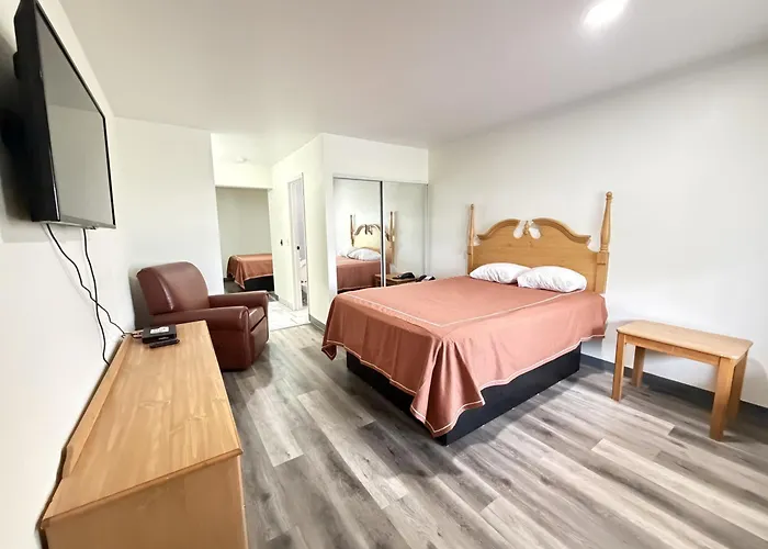 Economy & Hotel 2*